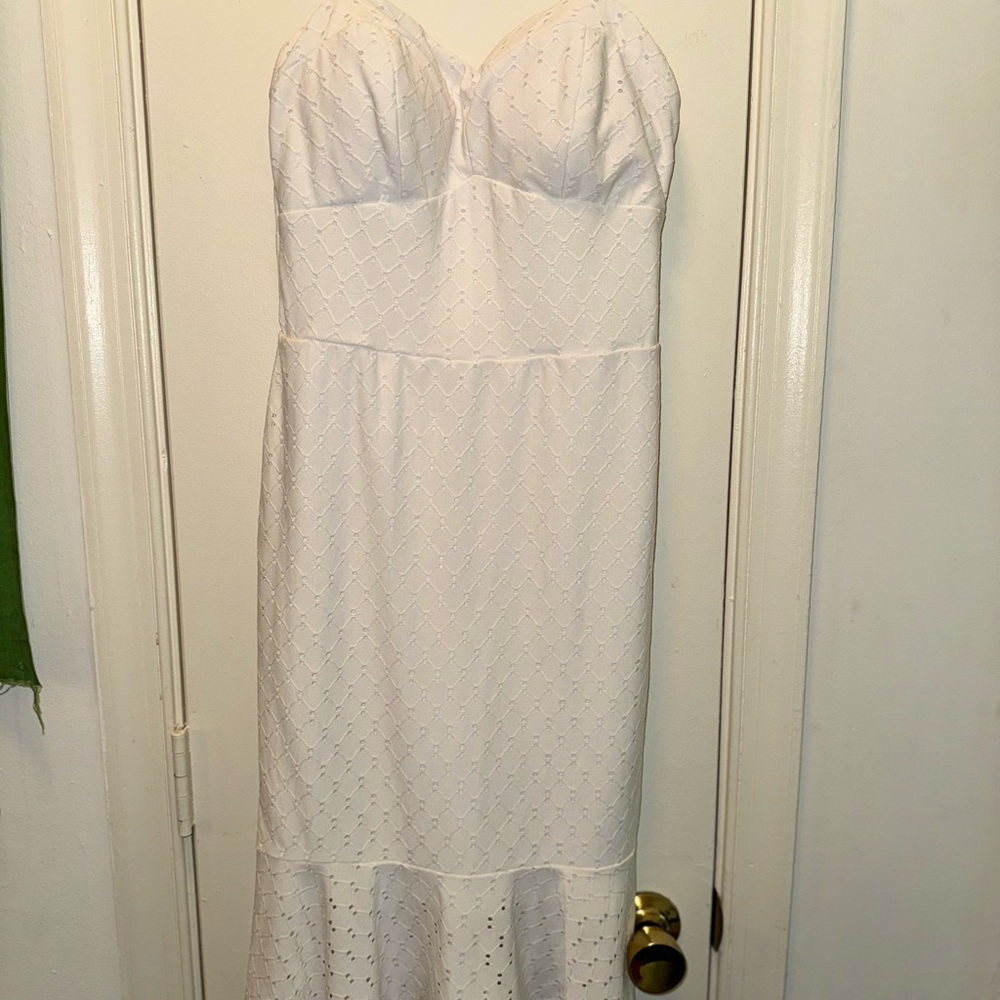 Elegant White Strapless Dress